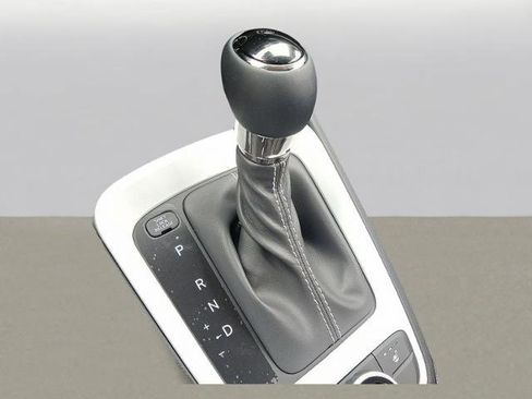 New 2025 Hyundai Venue Limited image 7