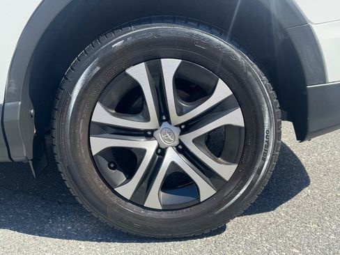Used 2017 Toyota RAV4 LE AWD/4WD image 22