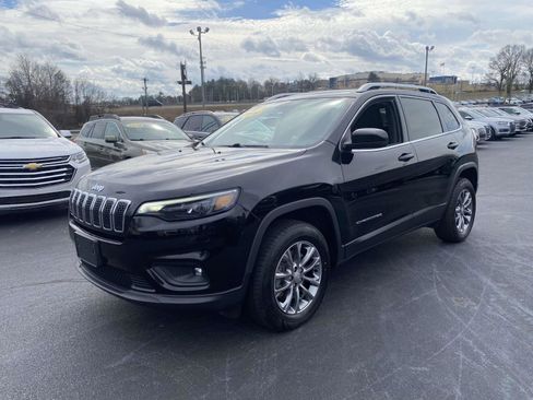 Used 2019 Jeep Cherokee Latitude Plus image 3
