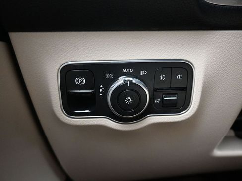 Used 2020 Mercedes-Benz GLB 250 image 29