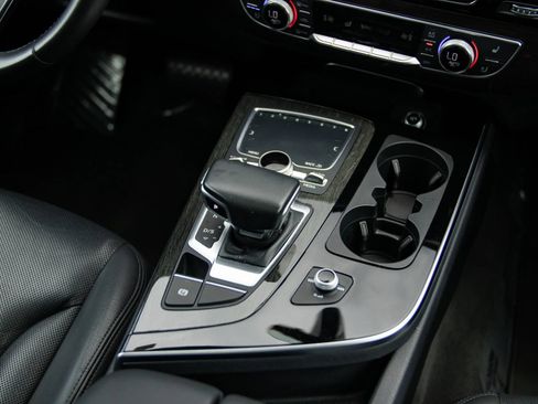 Used 2019 Audi Q7 3.0T Prestige AWD/4WD image 37