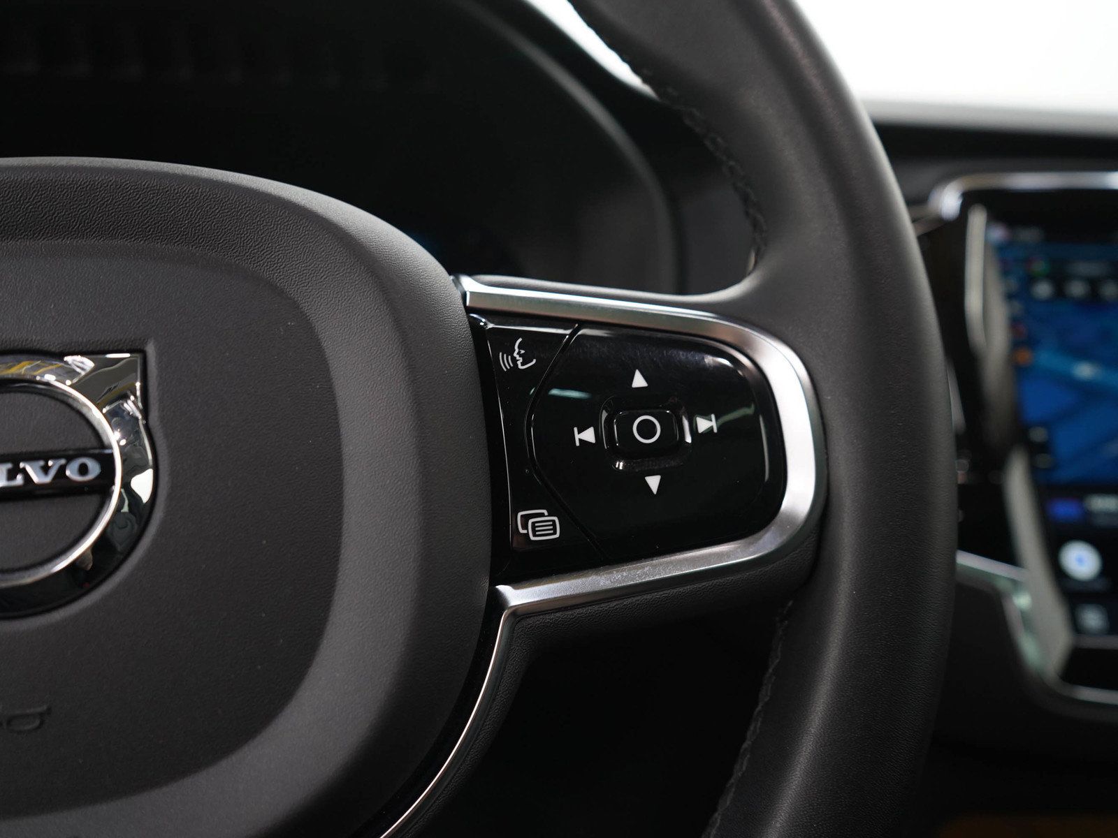 Used 2023 Volvo XC90 B6 Plus AWD/4WD image 30