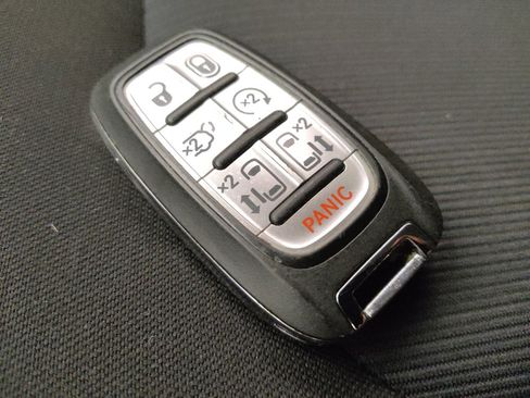 Used 2023 Chrysler Voyager LX FWD image 32
