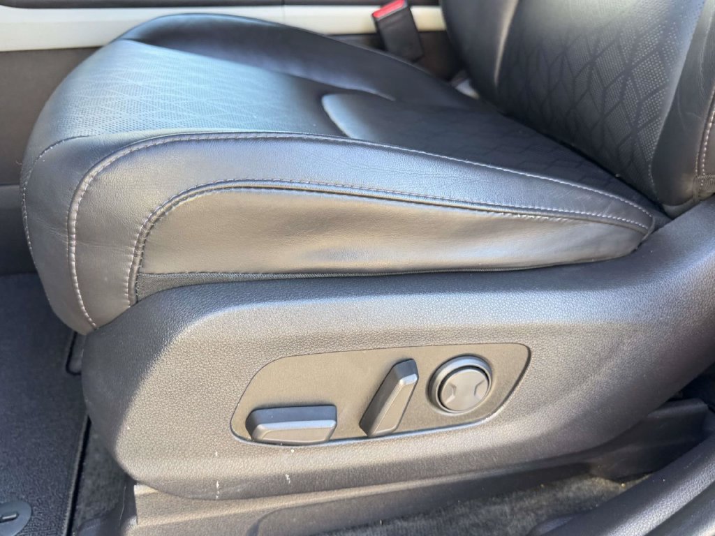 Used 2022 Kia Carnival LX FWD image 20