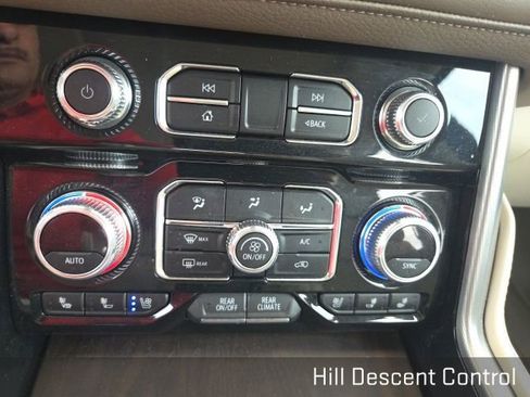 Used 2024 GMC Yukon Denali AWD/4WD image 41