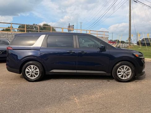 Used 2023 Kia Carnival LX FWD image 6