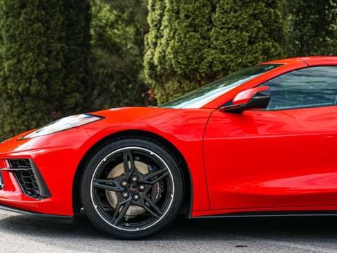 Used 2021 Chevrolet Corvette Stingray Coupe w/ Z51 Performance Package RWD image 10