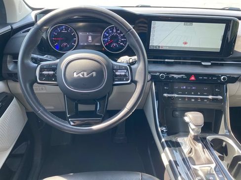 Used 2024 Kia Carnival EX FWD image 7