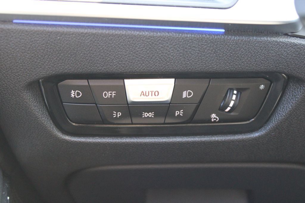 Used 2021 BMW 330i Sedan w/ M Sport Package RWD image 30