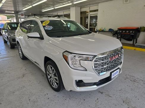 Used 2023 GMC Terrain Denali w/ Denali Premium Package AWD/4WD image 7