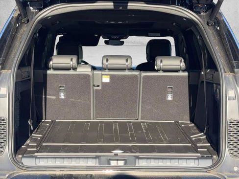 New 2025 Land Rover Discovery Dynamic SE AWD/4WD image 13