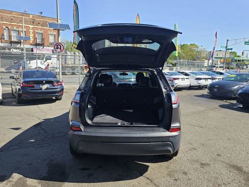 Used 2020 Jeep Cherokee Latitude Plus w/ Cold Weather Group image 8