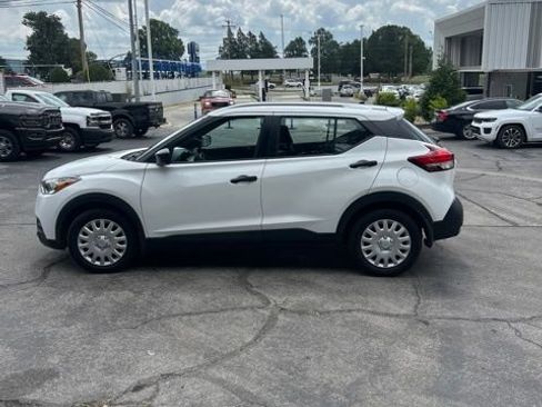 Used 2018 Nissan Kicks S FWD image 11