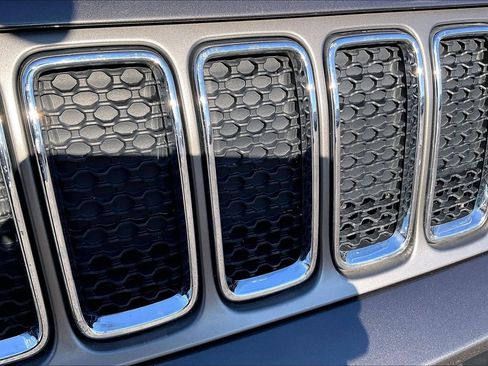 Used 2021 Jeep Renegade Limited image 24