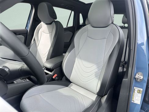 New 2026 Volkswagen Tiguan SE R-Line FWD image 11