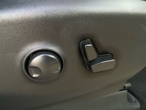 Used 2023 Chrysler Pacifica Limited FWD image 18