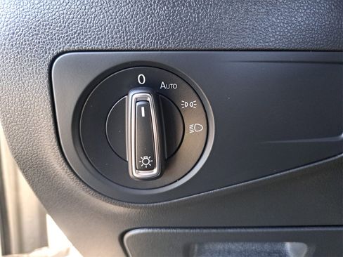 Certified 2022 Volkswagen Tiguan SE image 28