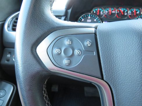 Used 2020 Chevrolet Suburban LT image 17