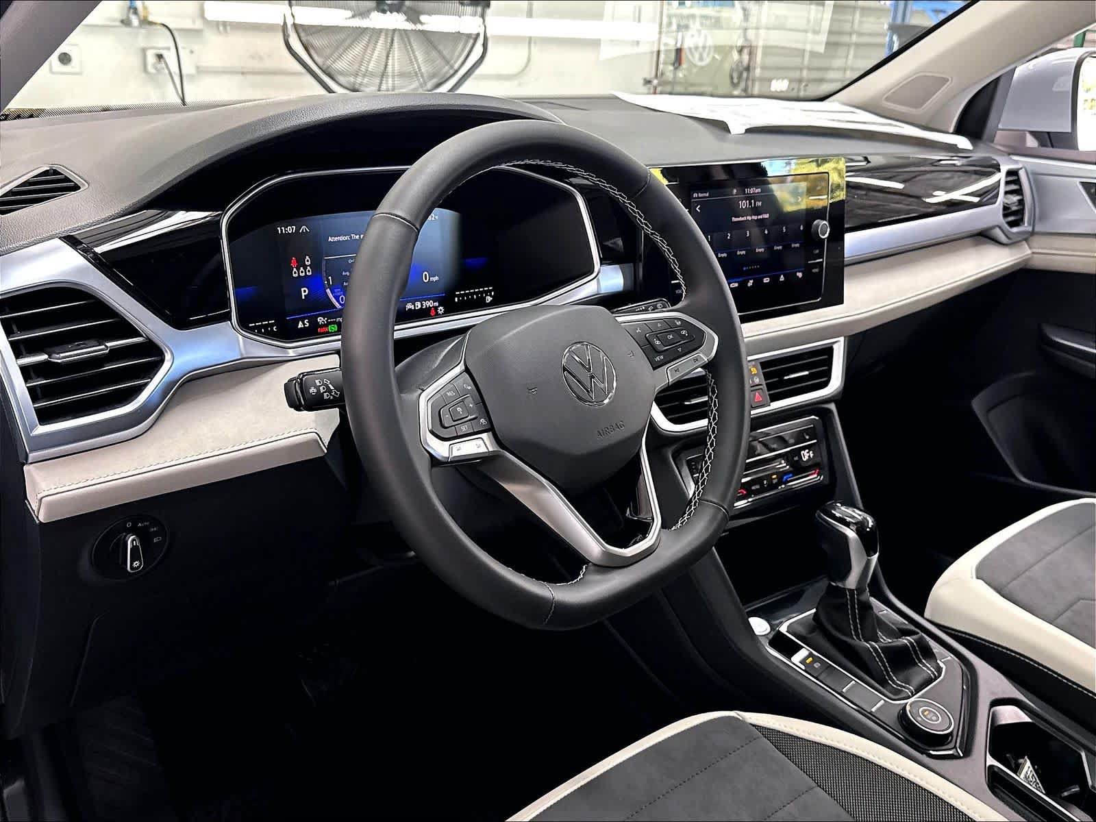 New 2027 Volkswagen Taos SE AWD/4WD image 7