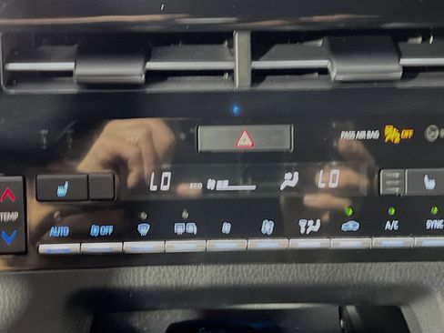 Used 2019 Toyota Avalon XLE FWD image 26