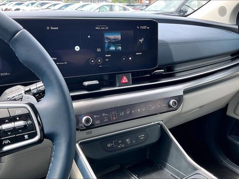 Used 2025 Kia Carnival SX Prestige FWD image 15