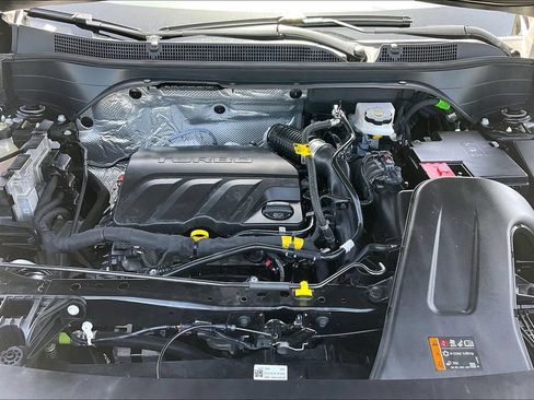 Used 2025 Chevrolet Trax LT FWD image 30