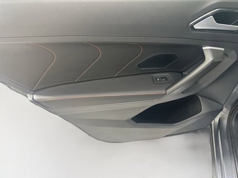 Used 2024 Volkswagen Tiguan SE image 24