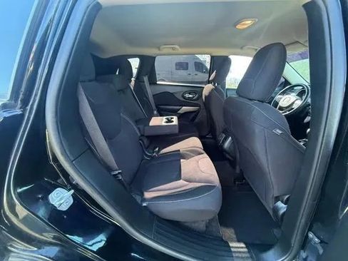 Used 2017 Jeep Cherokee Latitude AWD/4WD image 15