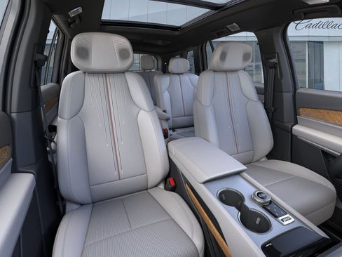 New 2026 Cadillac Vistiq Luxury image 16