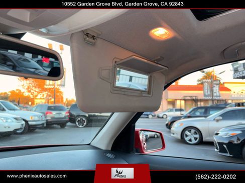 Used 2010 Mercedes-Benz GLK 350 2WD image 34