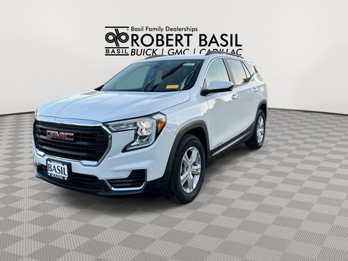 Used 2024 GMC Terrain SLE w/ Driver Convenience Package FWD image 4
