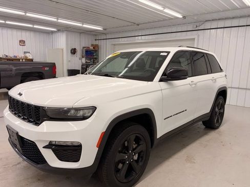 Used 2023 Jeep Grand Cherokee Limited w/ Black Appearance Package AWD/4WD image 3