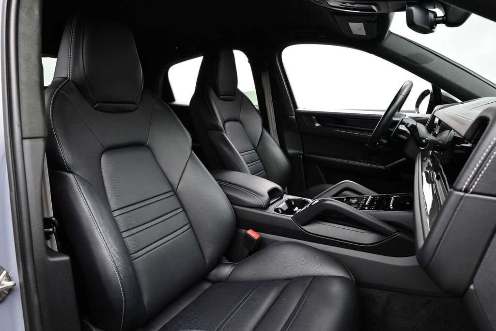 Certified 2024 Porsche Cayenne Turbo GT AWD/4WD image 17