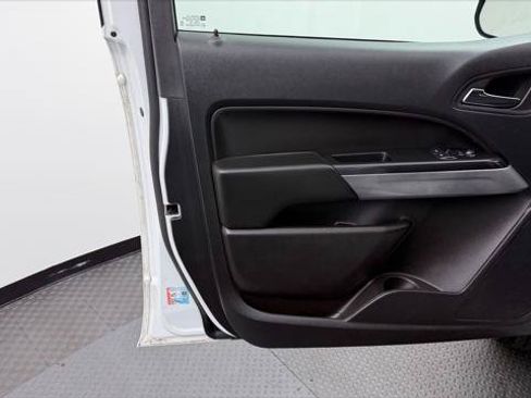 Used 2022 Chevrolet Colorado LT w/ Fleet Safety Package RWD image 16