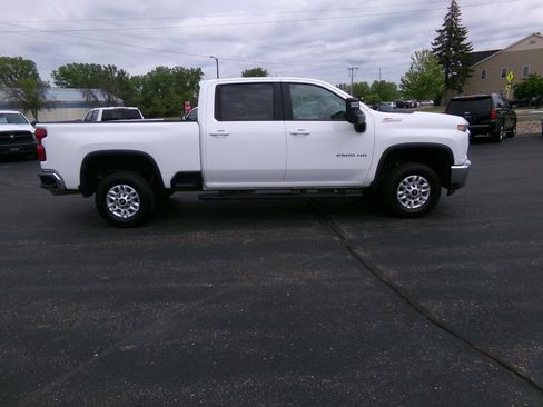Used 2023 Chevrolet Silverado 2500 LT w/ Convenience Package AWD/4WD image 2