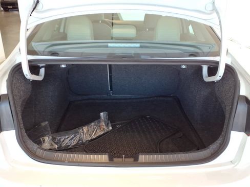 Certified 2023 Volkswagen Jetta SE w/ Panoramic Sunroof Package FWD image 19