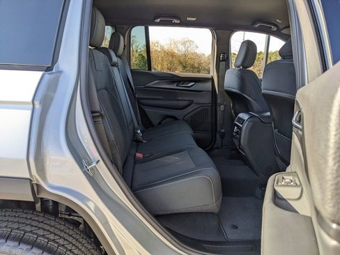 New 2025 Jeep Grand Cherokee Laredo image 40