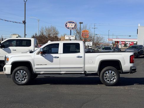 Used 2018 GMC Sierra 2500 Denali w/ Duramax Plus Package image 2