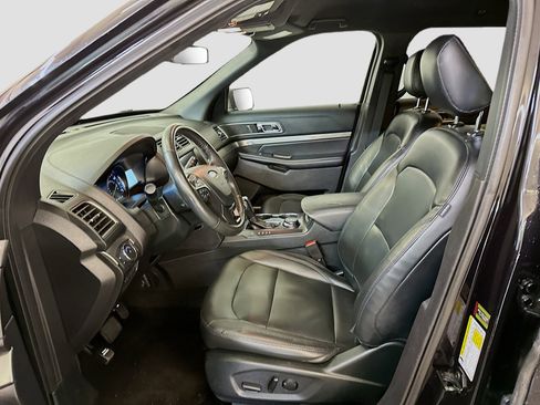 Used 2019 Ford Explorer XLT w/ Equipment Group 202A image 13