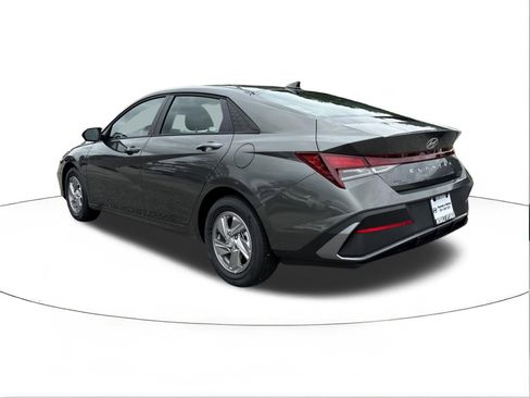 New 2026 Hyundai Elantra SE FWD image 5
