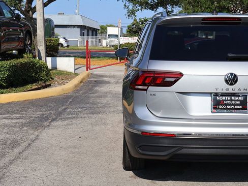 Used 2023 Volkswagen Tiguan SE FWD image 12