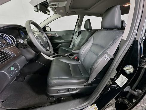 Used 2017 Honda Accord Touring image 21