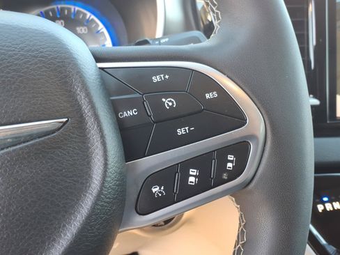 Used 2024 Chrysler Pacifica Touring-L FWD image 24