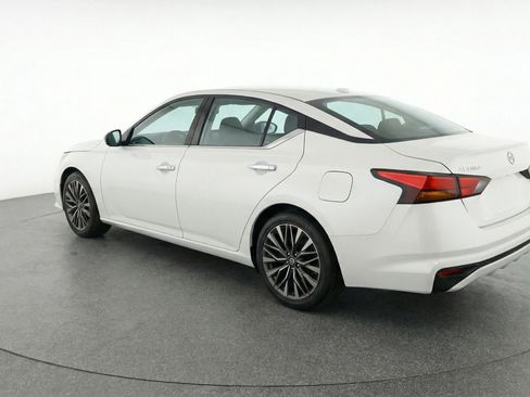 Used 2025 Nissan Altima 2.5 SV FWD image 6
