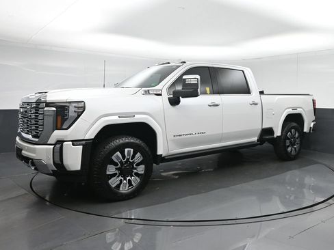 Used 2024 GMC Sierra 2500 Denali w/ Denali Reserve Package AWD/4WD image 3