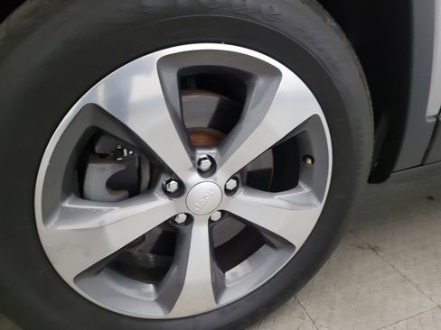 Used 2020 Jeep Cherokee Limited AWD/4WD image 31