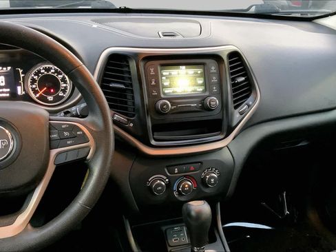 Used 2014 Jeep Cherokee Sport FWD image 7