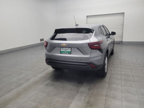 Used 2024 Chevrolet Trax LS image 9