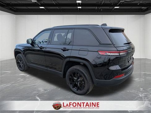 Certified 2024 Jeep Grand Cherokee Altitude image 3