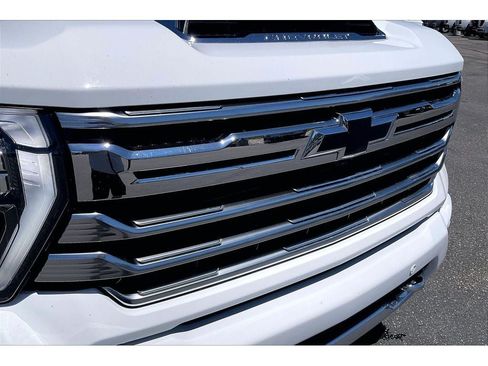 Used 2026 Chevrolet Silverado 3500 High Country w/ Technology Package AWD/4WD image 32